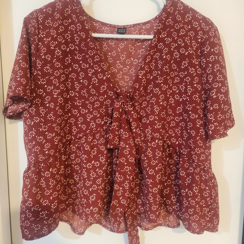 SHEIN Burgundy Floral Tie-Front Peplum Top